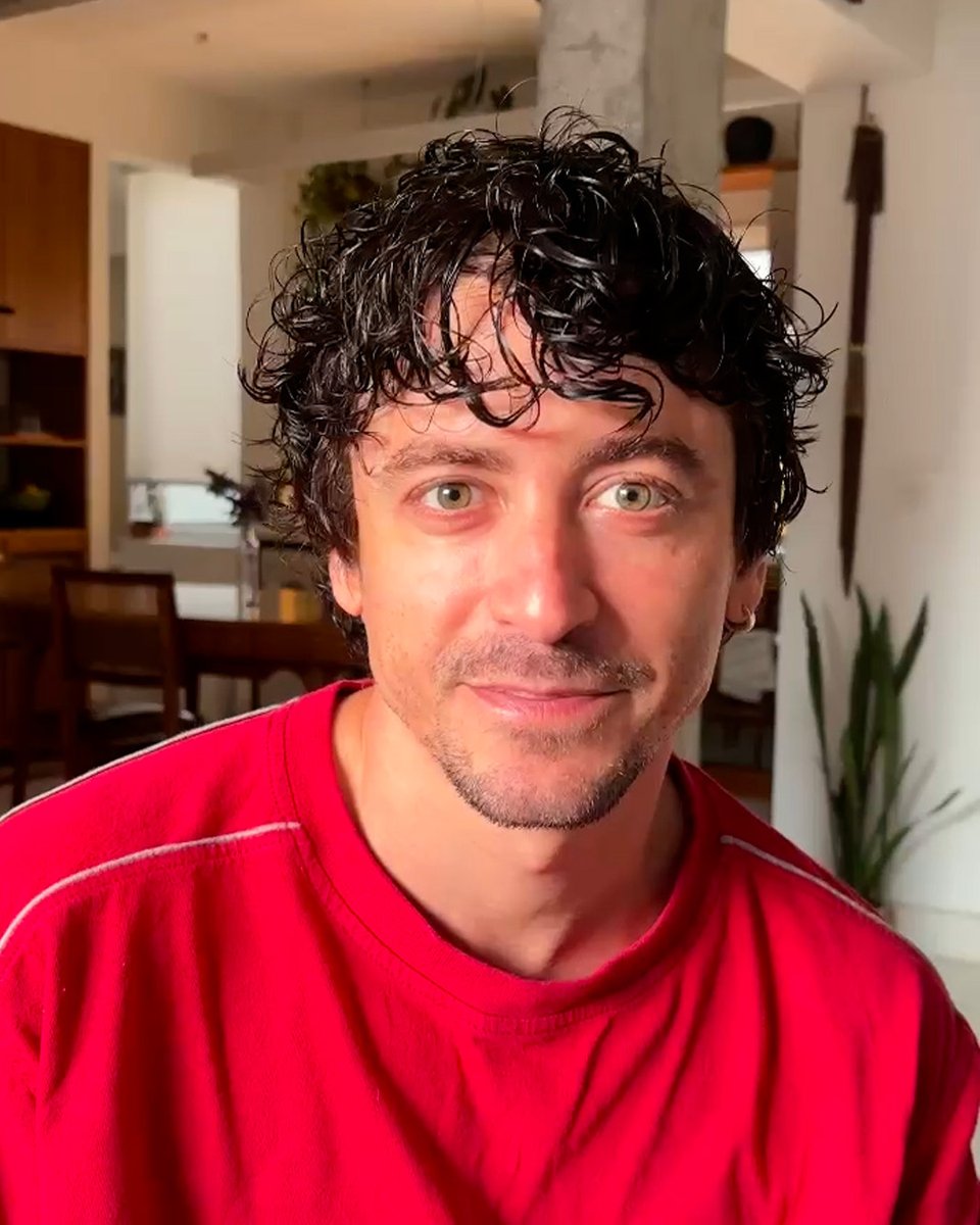 Hoje é dia Internacional do Orgulho LGBTQIA+ e eu chamei o Jesuíta Barbosa pra ajudar vocês a escolher o que assistir para celebrar essa data. ❤️🏳️🌈