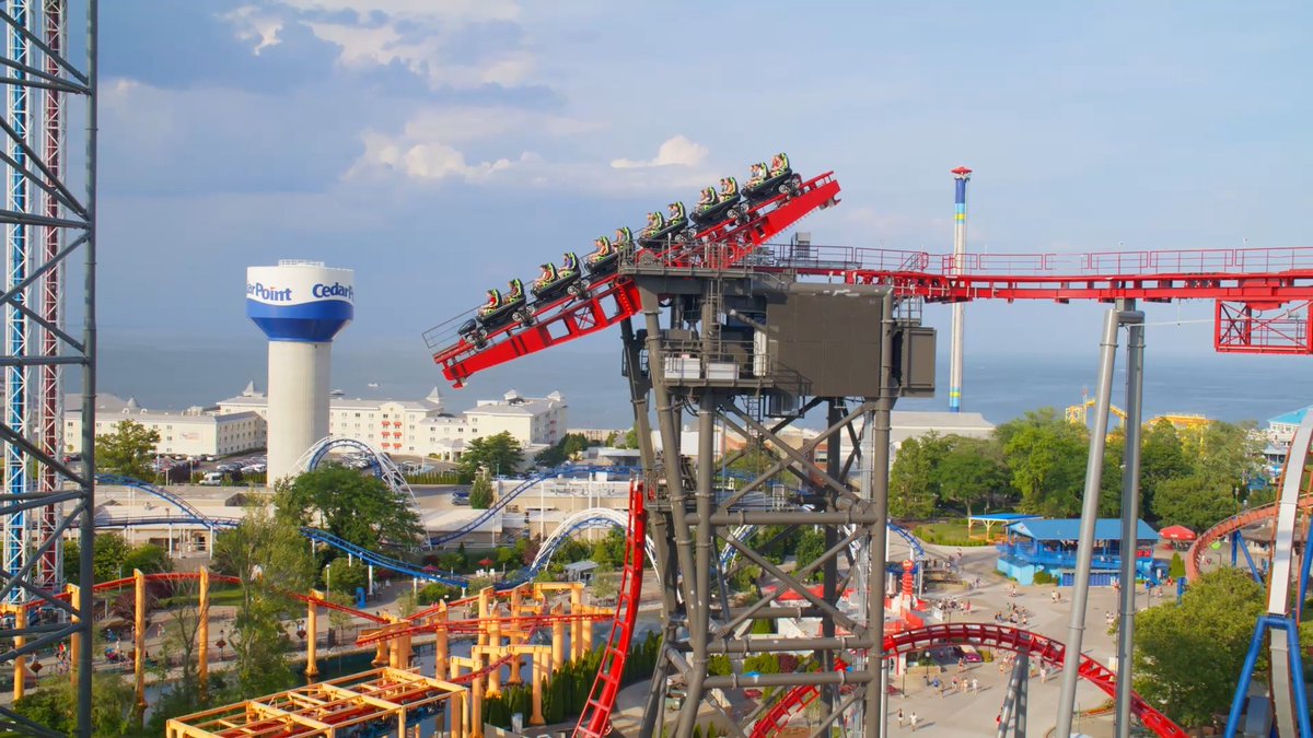 It's the day you've been waiting for all season. #SirensCurse debuts to the public today! Tell us about your ride experience in the comments. 🧜