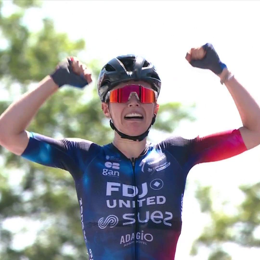 ๐ซ๐ท๐ Nous avons une nouvelle championne de France de cyclisme : ๐๐๐ซ๐ข๐ ๐๐ ๐๐๐ญ ! La coureuse de la FDJ-Suez devance son รฉquipiรจre Lรฉa Curinier et Julie Bego aux Herbiers #LesRP
