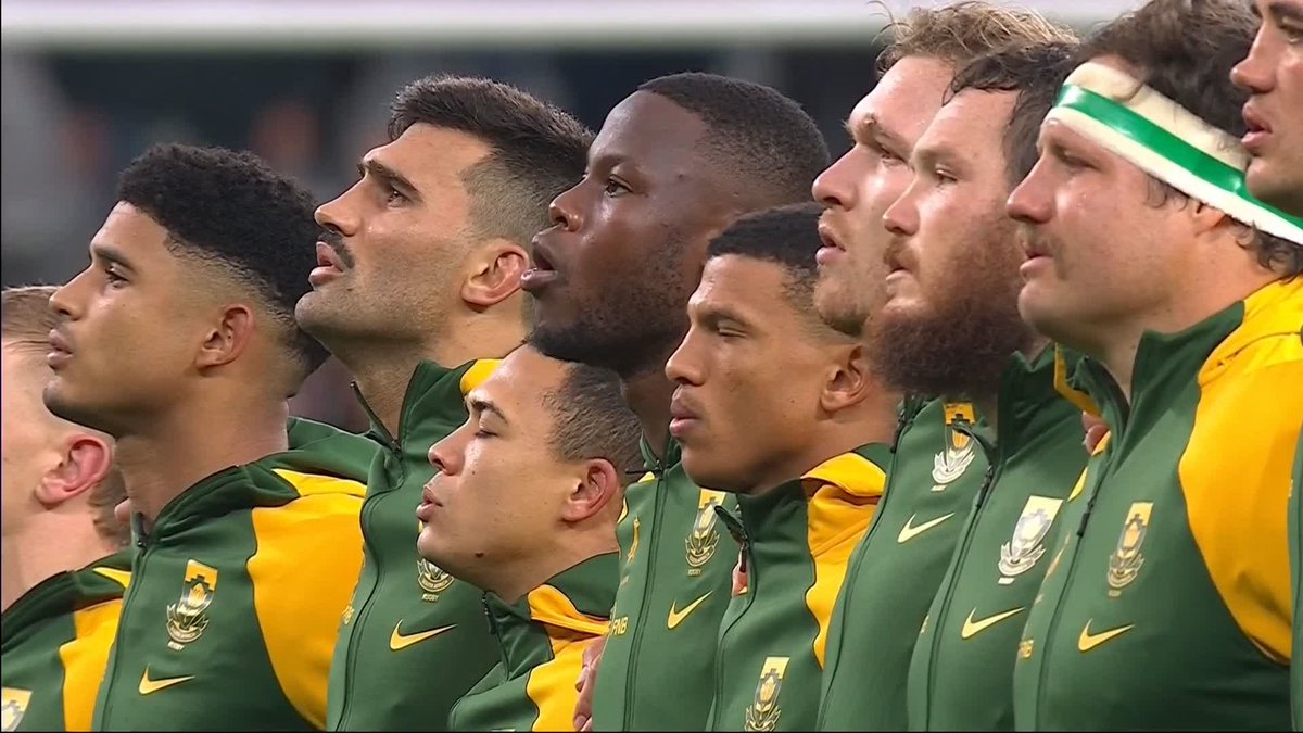 An INCREDIBLE rendition of the South African national anthem ahead of their game vs Barbarians in Cape Town! 🇿🇦🏟️