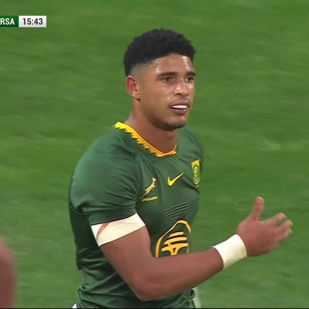 How can Sacha do this to Peter O'Mahony? 🤣🤣 📺 Stream #BARvRSA on DStv: