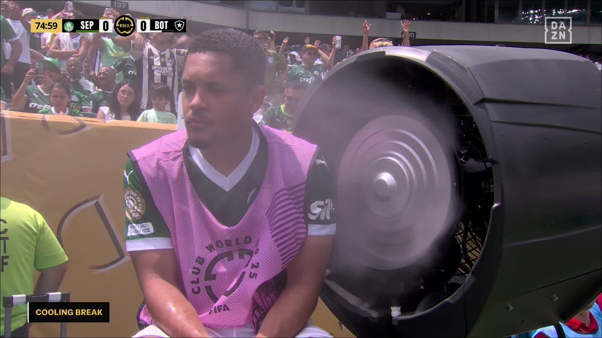On dirait qu’il fait chaud à Philadelphie ! 🤣☀️ DAZN France