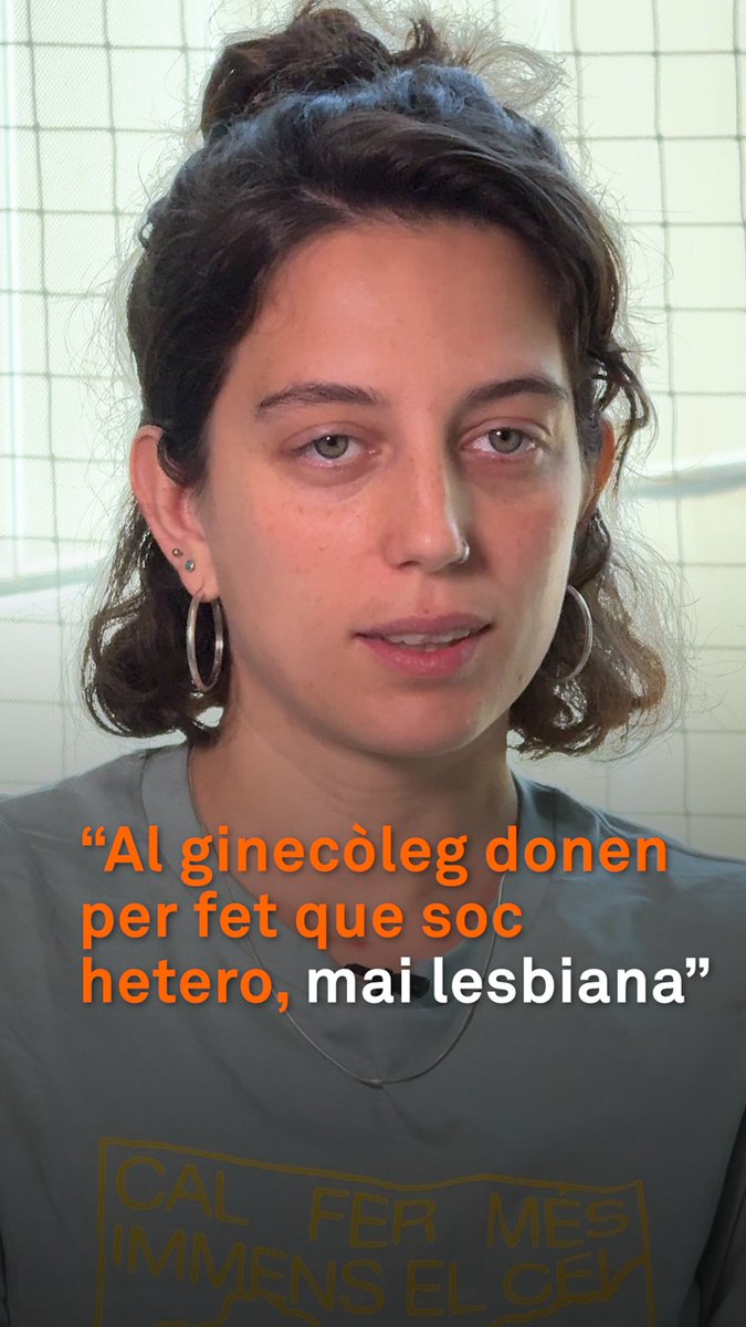 “Quan vaig dir que tenia una relació amb una noia, la ginecòloga em va dir que no em faria citologia.” El cas de la Paula no és aïllat. El mite que el sexe entre dones no comporta risc d’ITS ha generat un buit històric en la salut sexual de les lesbianes