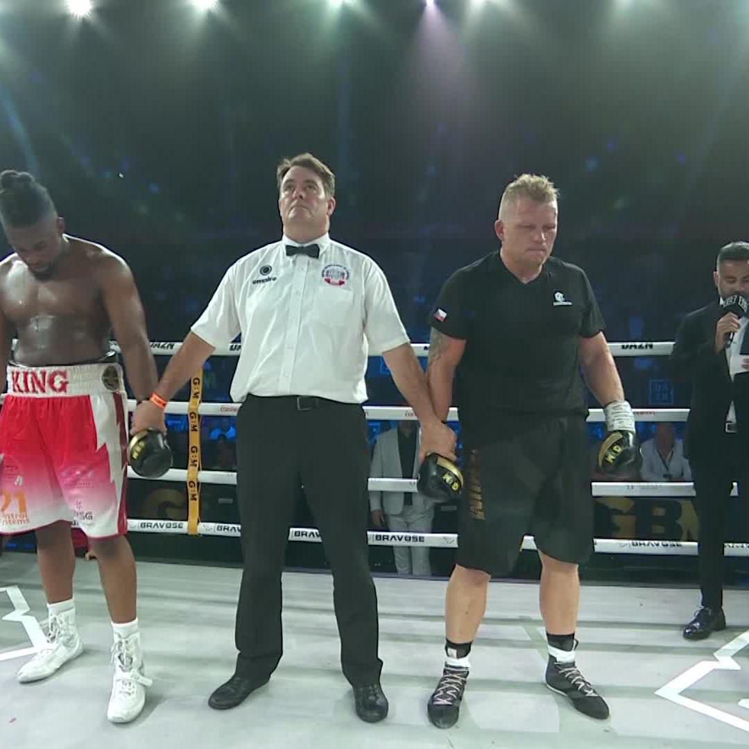 UPSET 👀 Adam Kolarik defeats Adrian King on points to hand him his first defeat 🤯 #PittersRea | Live NOW on DAZN