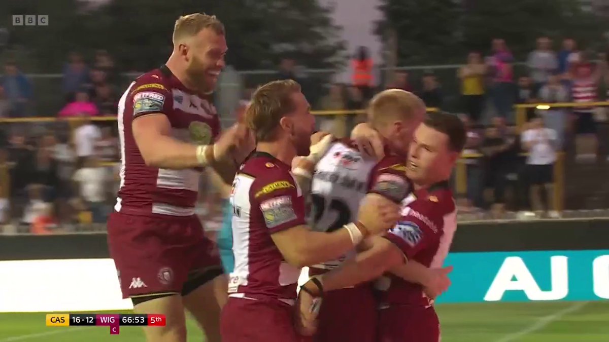 Wigan take full advantage after a successful Captains Challenge! 😯 Warriors lead Castleford Tigers by two as we head into the final stages. #BBCRL