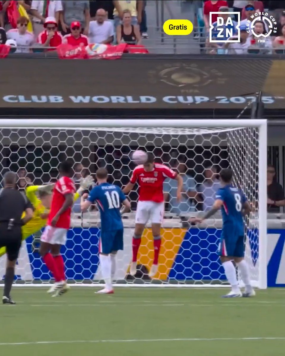 Dribbling e tiro 💫 ̶C̶u̶c̶u̶r̶e̶l̶l̶a̶ ̶s̶e̶g̶n̶a̶ ̶u̶n̶ ̶g̶r̶a̶n̶ ̶g̶o̶l̶ ⚽❌ Antonio Silva si sostituisce a Trubin 🥅🧱 #BenficaChelsea, ottavo di finale della #FIFACWC, è LIVE e GRATIS ora su #DAZN