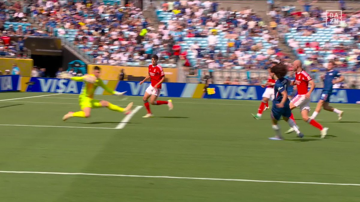 "Cucurella" Porque el arquero Trubin le atajó este remate en el partido del Chelsea ante Benfica por el Mundial de Clubes. Tenía todo el arco para definir y el pelotudo falla este gol, es un cagón hijo de re mil puta.