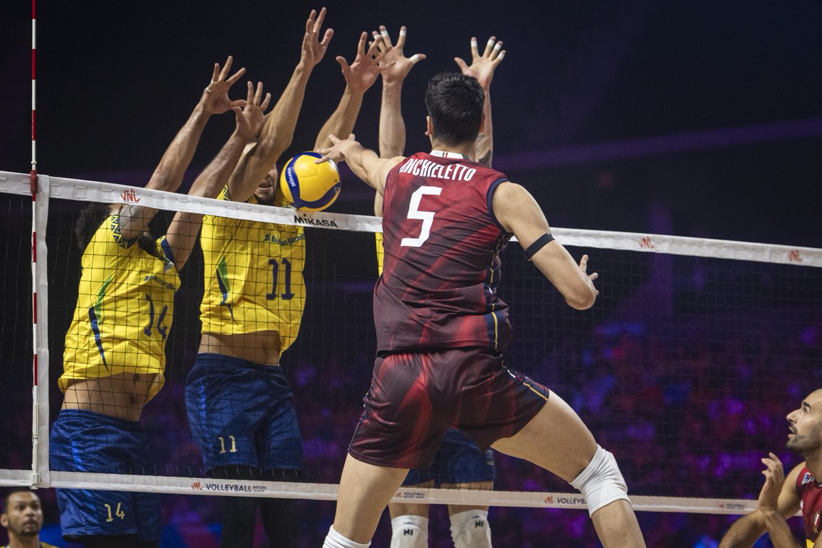 #VNL2025: From 21-24 to 33-31 🤯 Brazil 🇧🇷 snatched Set 3, but Italy 🇮🇹 took set 4 in a flash 😱 — WE ARE GOING FIVE! 🔥 #BePartOfTheGame #Volleyball