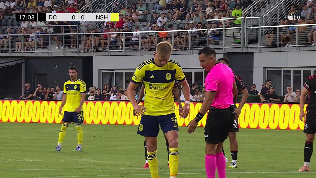 Sam Surridge from the spot! Nashville SC take the early lead! 📺 #MLSSeasonPass: