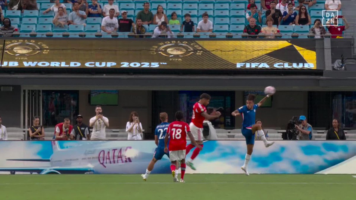 Este fue el PENAL que le cobraron a Benfica y que Di María cambió por gol. ¿Opiniones? ⁉️