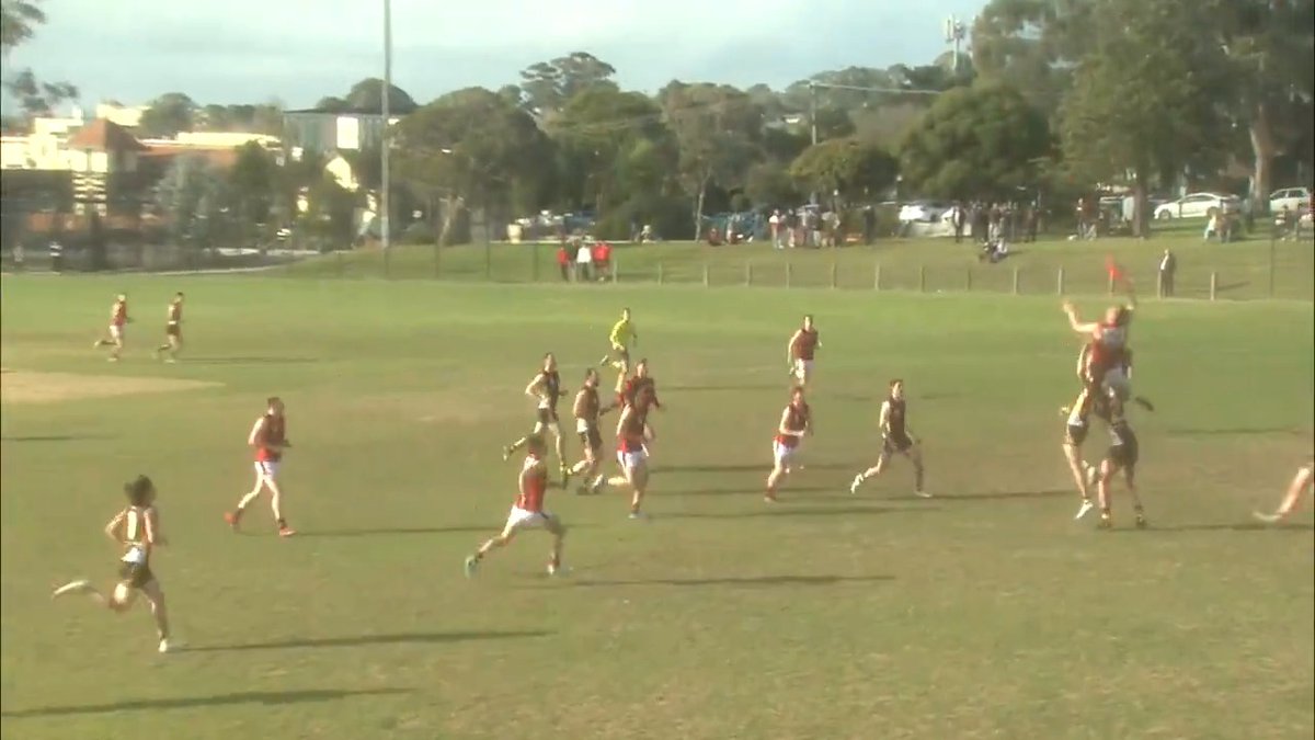 🚨 One of the best marks you'll ever see 🚨 In the Eastern Football League yesterday, Daniel Wood took a grab for Blackburn that must be seen to be believed 🤯 (h/t Box Hill Hawks)