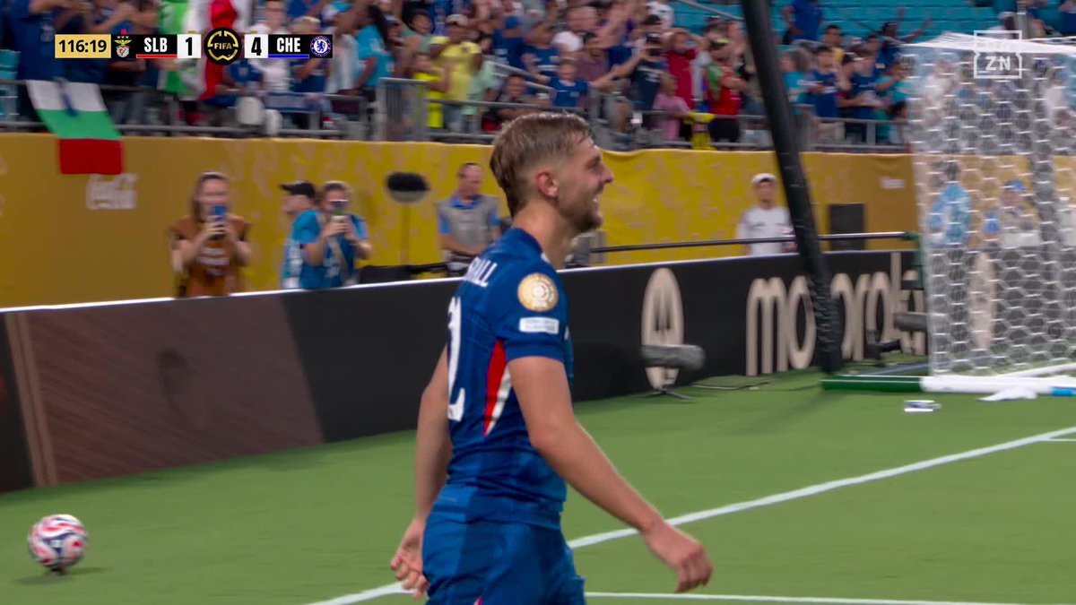 "Chelsea" Porque le rompió bien el ojete por 4-1 al Benfica y avanzó a los cuartos de final del Mundial de Clubes. Se creyeron pijudos por eliminar a Boca y ganarles al Bayern Munich y fue al pedo porque la pechearon, alta putita las Águilas.
