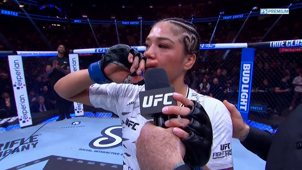 "ESPERO HACER ORGULLOSOS A TODOS LOS MEXICANOS AQUÍ" 🇲🇽 #UFCxFSMX | Tracy Cortez alza la voz tras los altercados con los inmigrantes en Estados Unidos. "Hay muchas cosas feas pasando con toda la raza, si tienen voz aquí estoy yo"