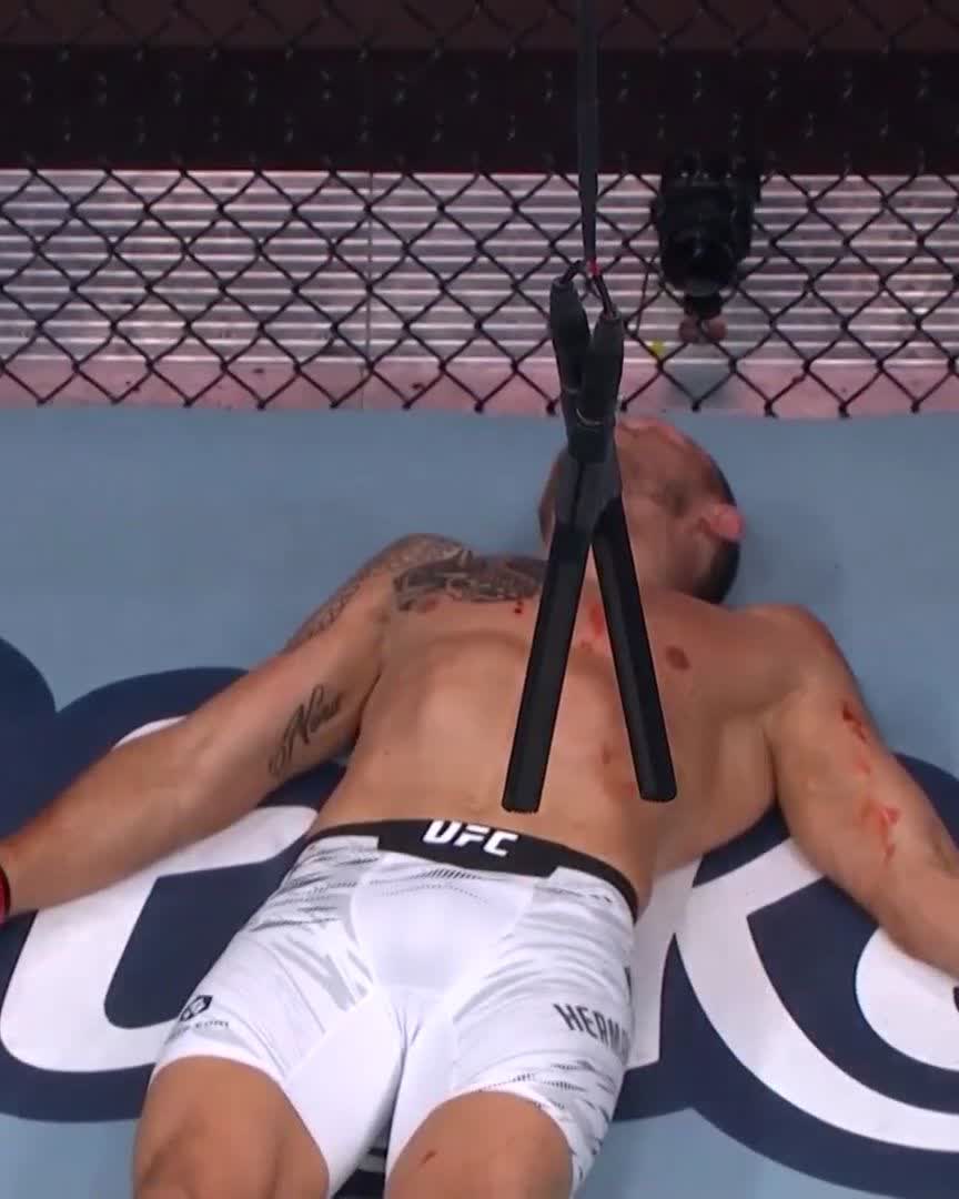グレゴリー・ロドリゲスがジャック・ハーマンソンに1RKO勝ち！ 完全に意識を失ったハーマンソン。 #UFC317