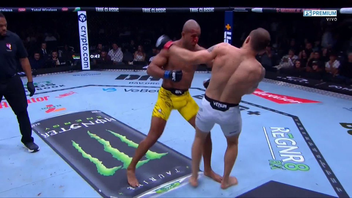 ¡A DOOOOORMIR! 💥 #UFCxFSMX | Gregory Rodrigues noquea a Jack Hermansson con un tremendo gancho de izquierda. Marlon Gerson: "Hermansson cayó como una tabla"