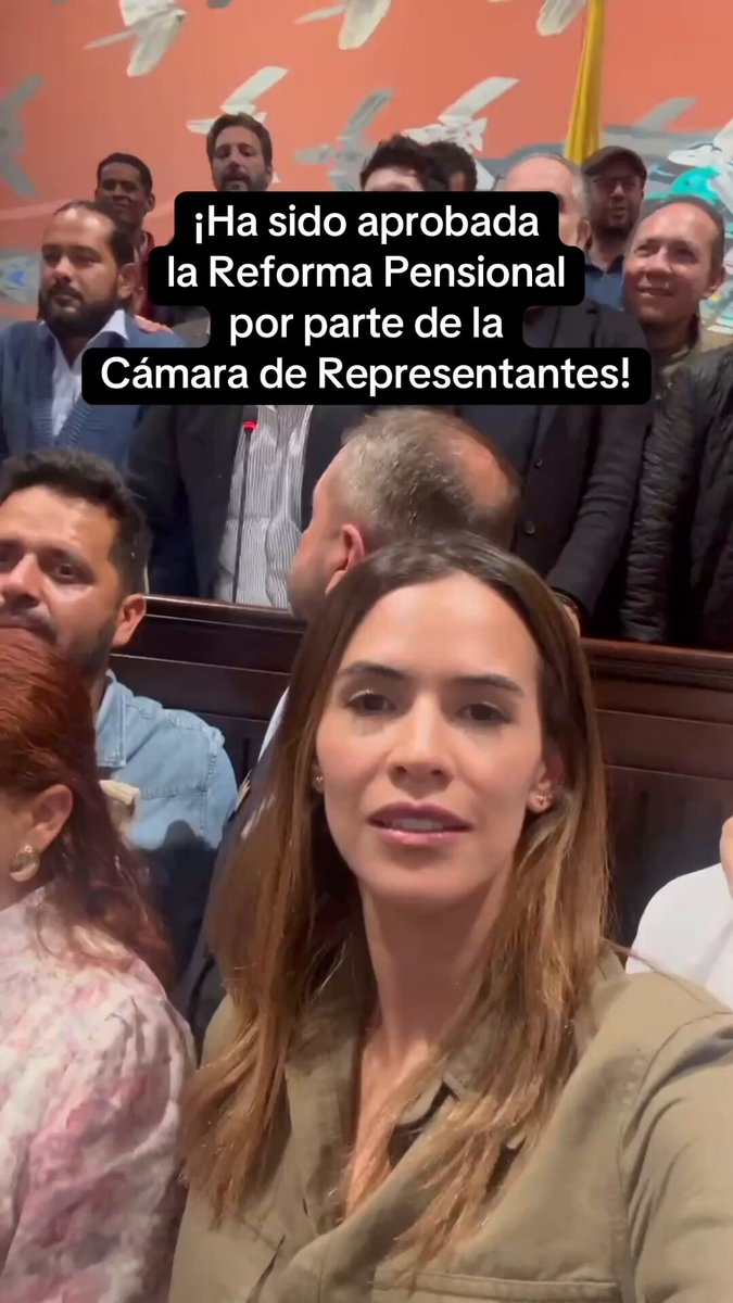 🔴 ¡La #ReformaPensional es ley! 🥳 Desde la Cámara de Representantes de Colombia le cumplimos a la Corte Constitucional y subsanamos los vicios en el trámite ✊🏼 Esta reforma y la #ReformaLaboral tienen un mismo objetivo: dignificar la vida del pueblo trabajador en Colombia. Les comparto mi intervención de hoy en defensa de esta reforma que erradicará la pobreza monetaria extrema para adultos mayores en el país cubriendo a más de 3.4 millones de viejos y viejas que nunca pudieron cotizar, que contribuirá a la reducción de brechas de género y que le garantizará un ingreso vitalicio a todas las personas que cotizaron, pero no pudieron completar las semanas. #SiALasReformasSociales #PensionarseUnaRealidad