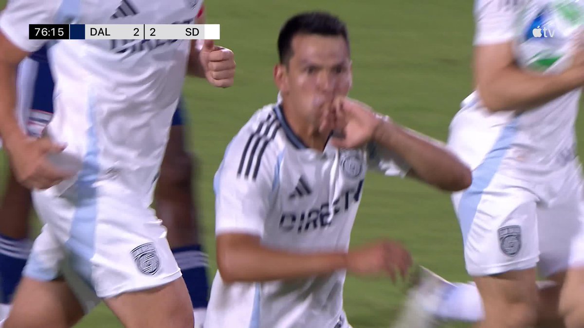 Chucky Lozano enters the game. Chucky Lozano ties it up. 👊