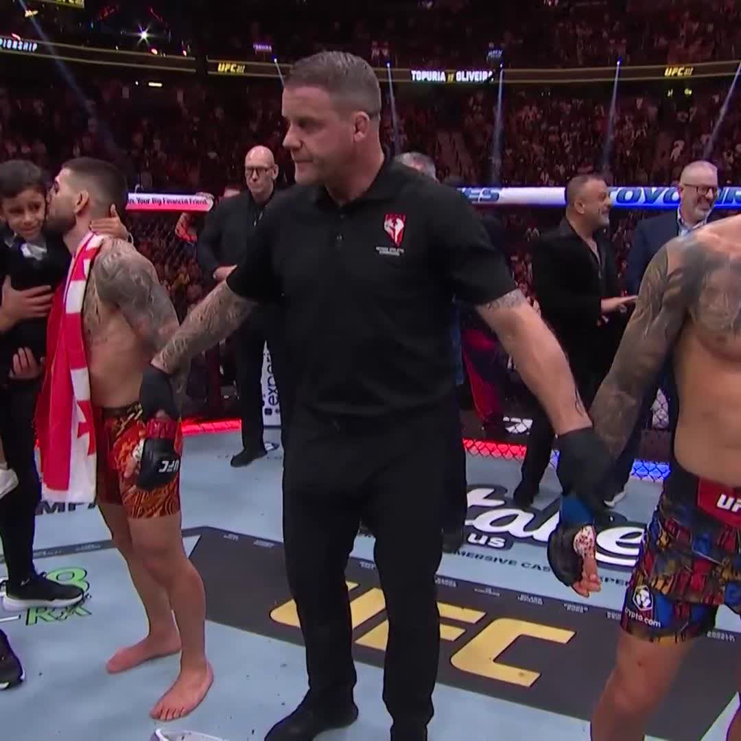 勝ち名乗りを受けるトプリア！二階級制覇達成！ #UFC317