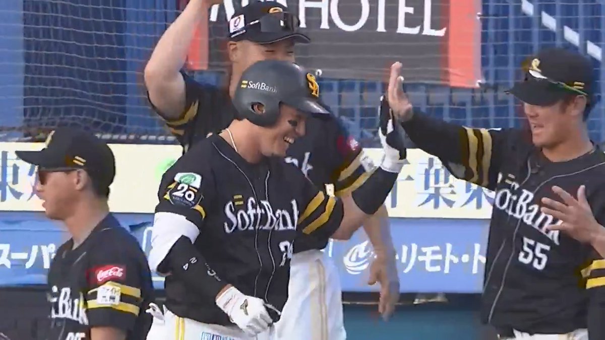 ライトスタンドへの一発🌰 福岡ソフトバンク #栗原陵矢 選手の第5号ソロホームラン🌈 #sbhawks 👇ライブ配信はこちら