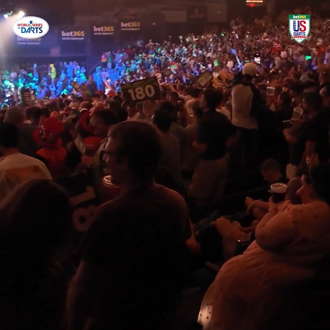 Just the FOUR THOUSAND darts fans at Madison Square Garden last night... ✨🇺🇸