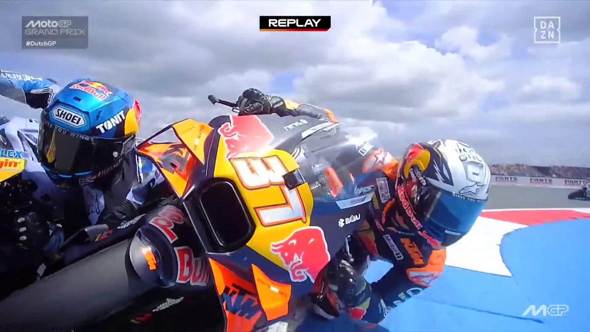 Un ADELANTAMIENTO al límite y… ¡EN EL QUE PEDRO ACOSTA SE TOCÓ CON ÁLEX MÁRQUEZ! 🔥 🔗 #DutchGP 🇳🇱 #MotoGP 🏁