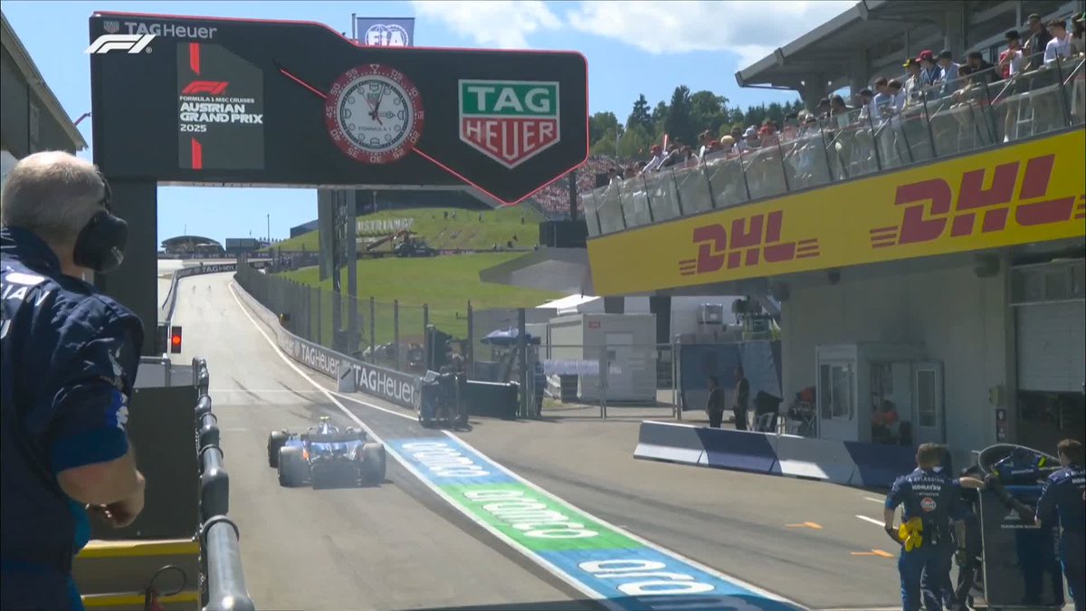 Sainz OUT of the race ❌ His rear brakes both catch fire at the end of the pit lane 😳