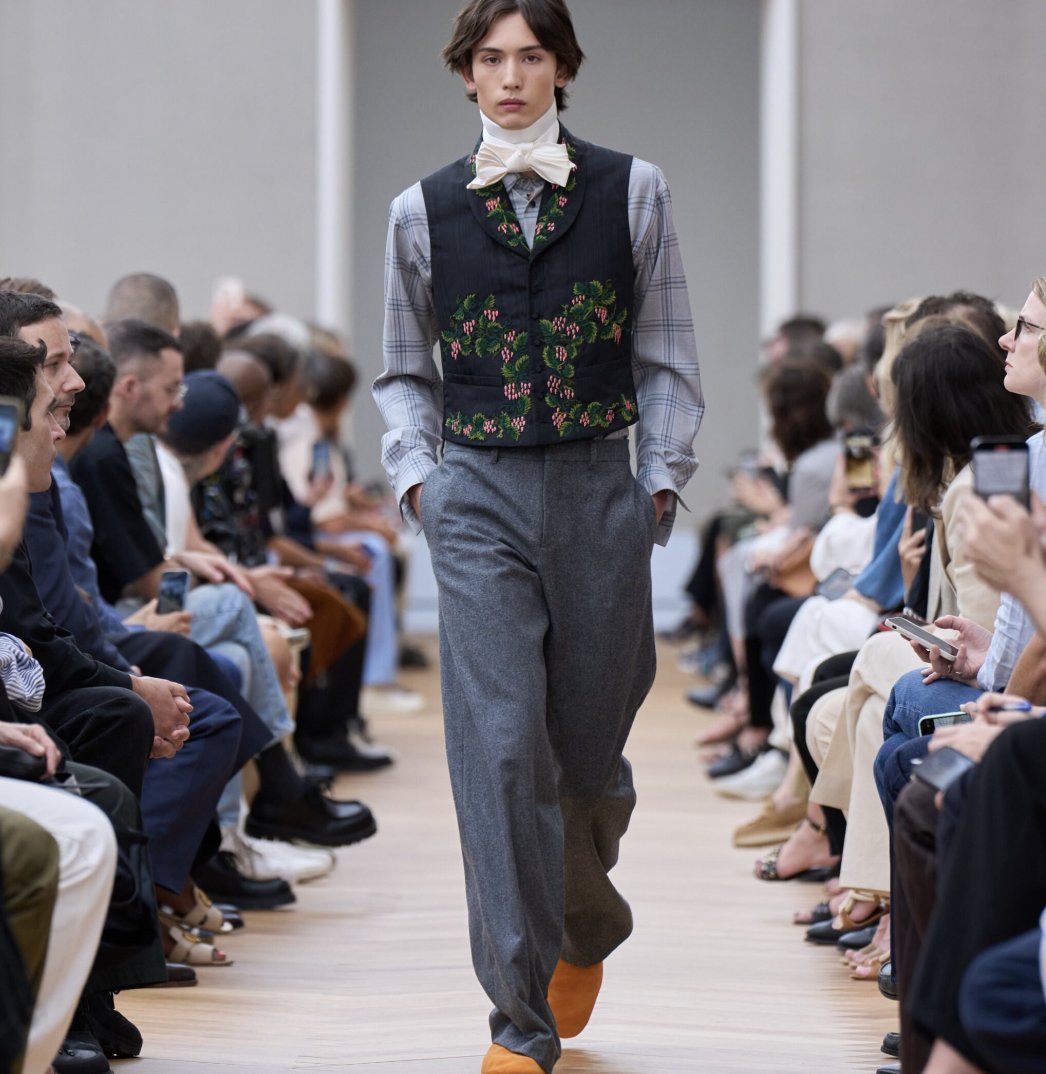 Dior Summer 2026 by Jonathan Anderson Looking at what is old to shape new guises Styling Benjamin Bruno Makeup Peter Philips Hair Guido Palau Casting Ashley Brokaw Direction La Mode en Images #DiorSummer26