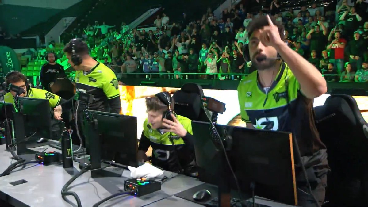 WORLDSTARRRR 🗣🗣🗣🗣 Comms heading into the Grand Finals 🔥 OpTic Shotzzy OpTic Merc Huke brandon