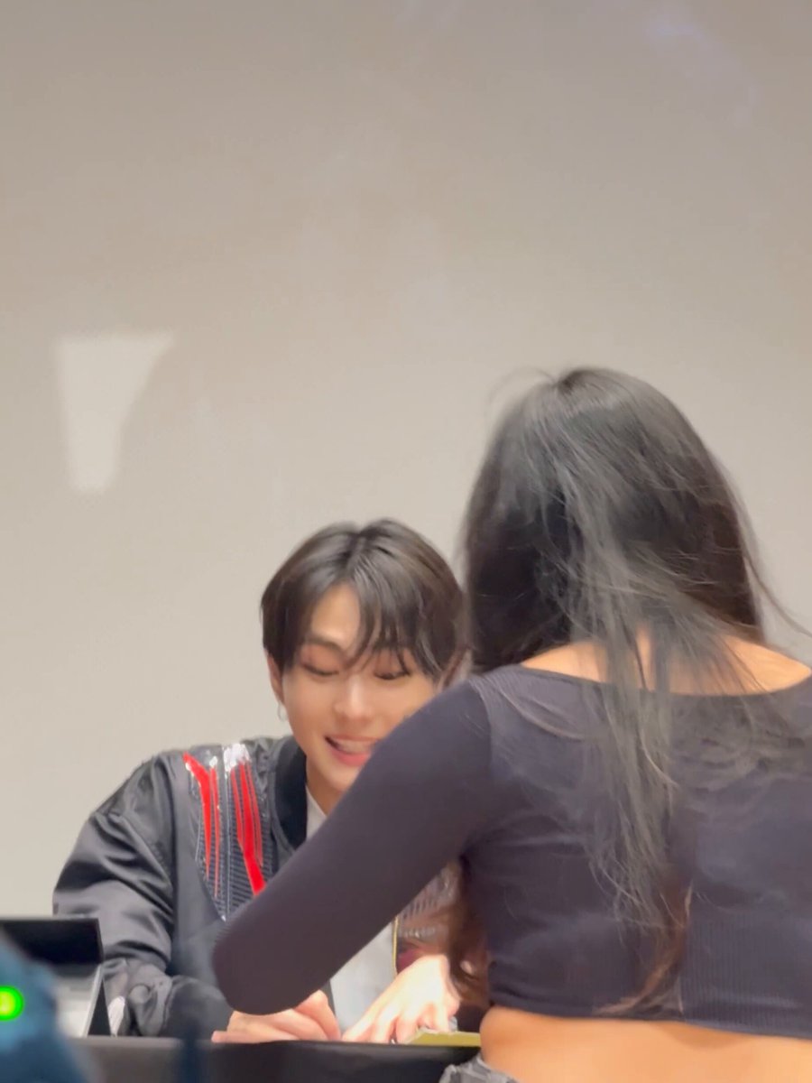 WEVERSE OFFLINE FANSIGN #JUNGWON When I first introduced myself to JUNGWON, I told him it's my anniversary as an ENGENE. He asked how many years and I was trying to say it in Korean but he got confused and helped me confirm it "sa-nyeon" First, I told him that I kinda feel overwhelmed when he says ENGENEEE everytime they receive an award because (shoutout to my moots and team AFE) I said I am voting for them so hard. He asked "in I-Land?" I said, "No, what was your first Daesang?" and he said "AAAA D Awards" I told him how many votes we dropped for the award and he was so surprised and I let him know so many ENGENE support them by voting too, including the comeback. I let him know I'm in awe of his leadership, and how at his age, he is able to come this far and he listened carefully. I told him his Too Close during fanshowcase was my favorite and he was so happy to know I was there to watch too. ENHYPEN OFFICIAL #ENHYPEN