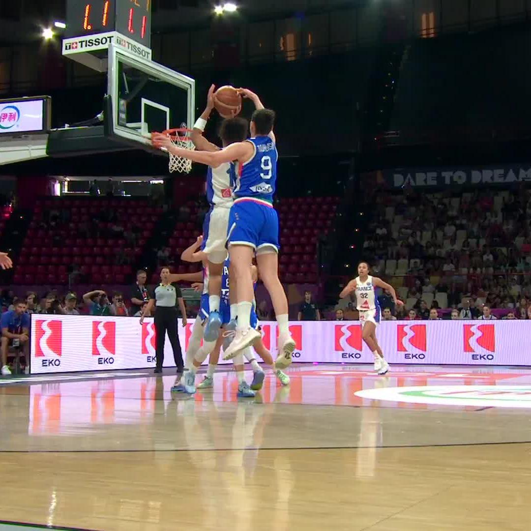 Zandi with the DENIAL 😳 #EuroBasketWomen x Italbasket