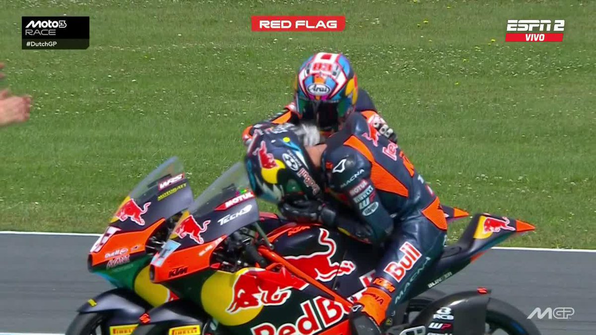 "Argentina" Porque el argentino Valentรญn Perrone logrรณ su primer podio en el mundial de Moto3: quedรณ 3ยฐ en el GP de Paรญses Bajos con apenas 17 aรฑos y en su dรฉcima carrera.