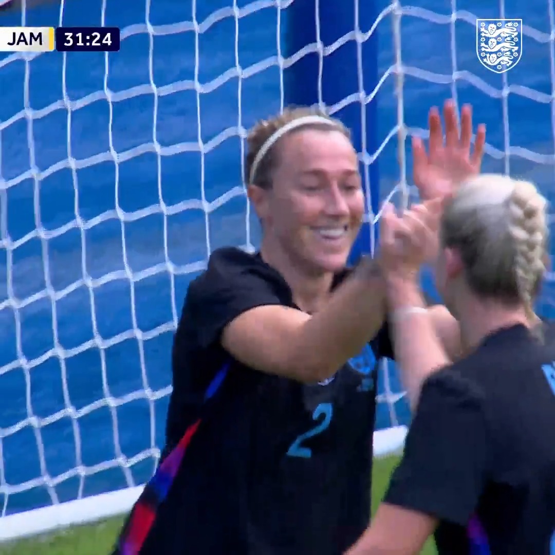 On a plate! 🍽️ Jess Carter 🔗 Lucy Bronze MBE