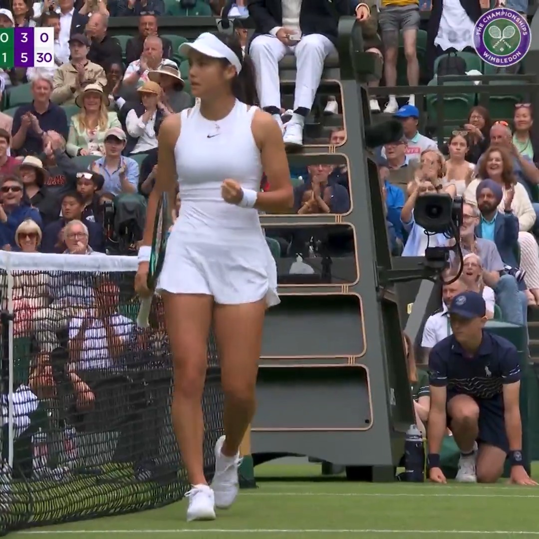 WOW 🫨 When Emma Raducanu did *this* on her winning return to Centre Court last year 🎥 Wimbledon