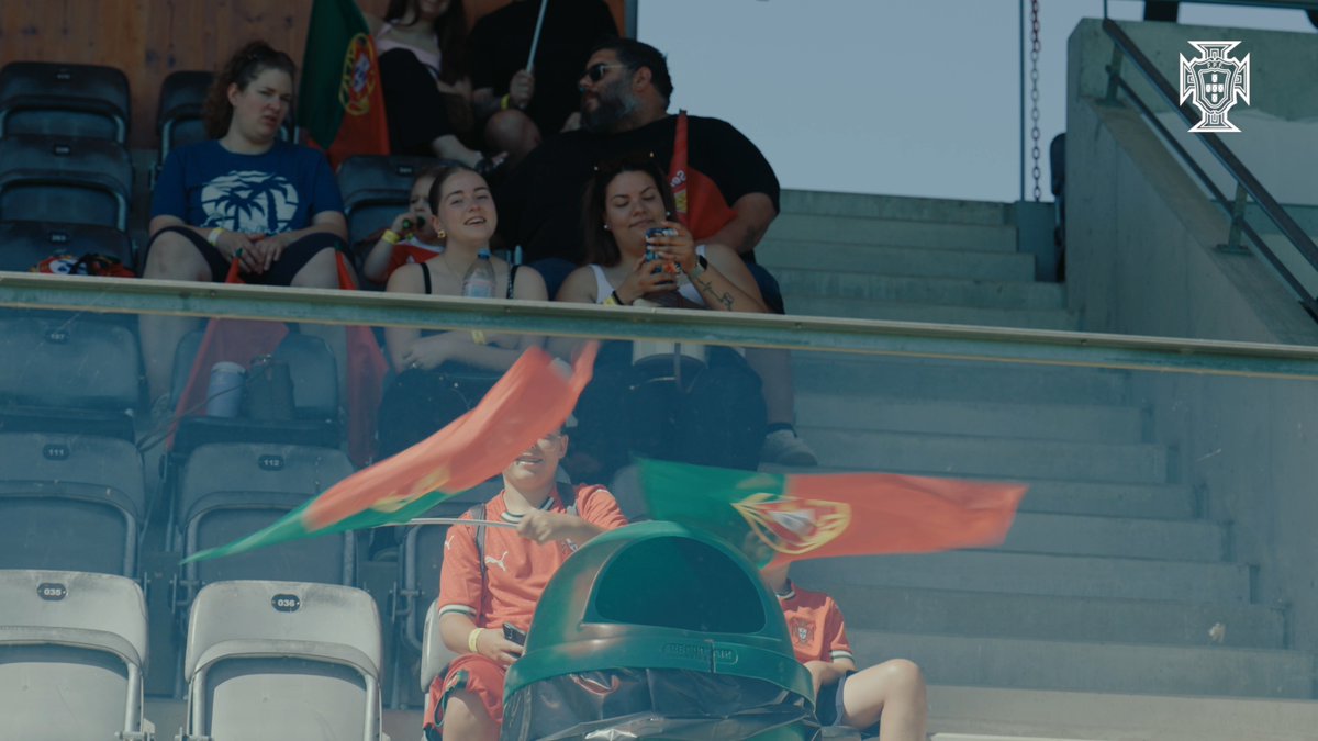 Um treino 𝗘𝗦𝗣𝗘𝗖𝗜𝗔𝗟. Obrigado pelo vosso apoio ❤️🔥🫂 #FazHistória | #WEURO2025