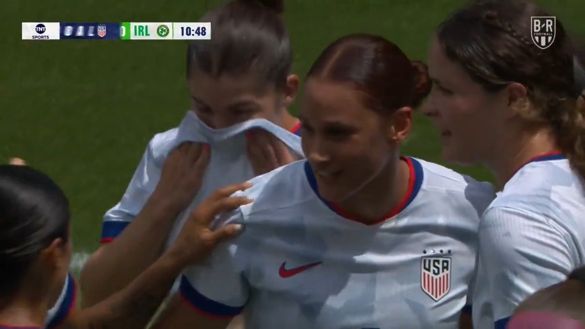 USWNT captain Lynn Biyendolo with the volley to make it 1-0 🎯