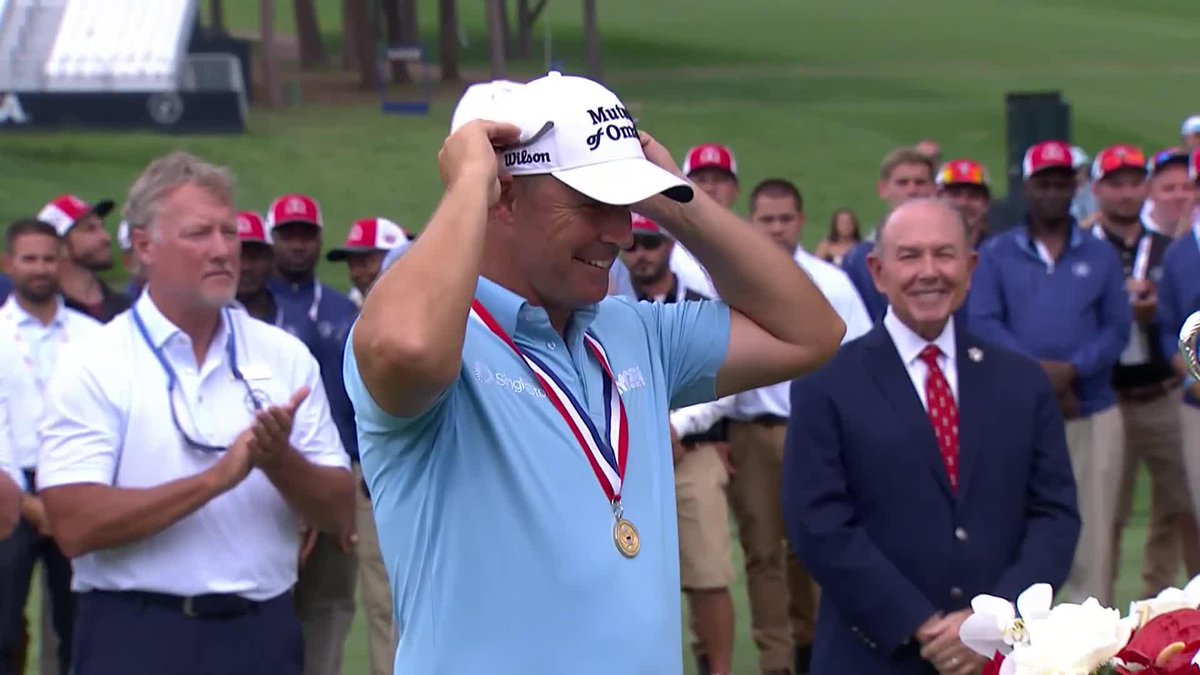 The gold medal and the Francis D. Ouimet Memorial Trophy to Padraig Harrington! 🏅🏆
