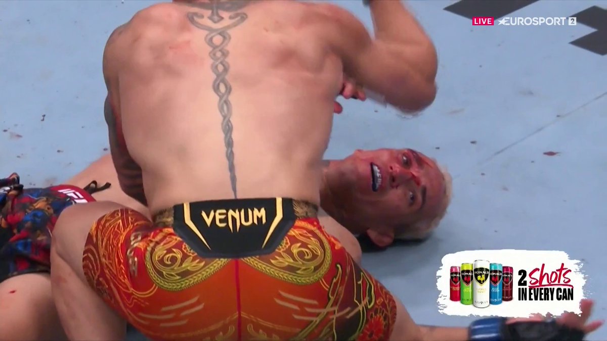 En #ElClub nos ofrecen la explicación definitiva sobre la gran polémica que ha dejado para algunos el combate de Ilia Topuria #UFC317 "Es obligación, el peleador tiene que continuar hasta que el árbitro interviene. Tienes que asegurarlo" #TopuriaenMax 🥊