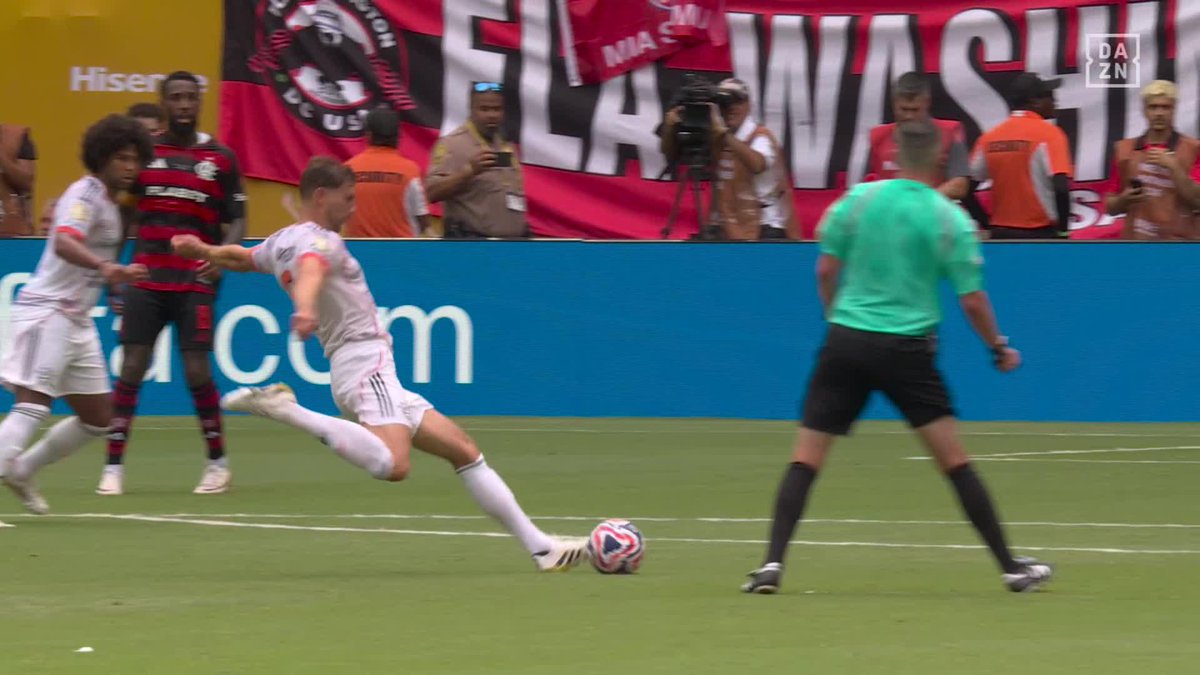 🦁Nadie quiere perder y Leon Goretzka lo tiene muy claro, golpeo desde larga distancia y el Bayern vuelve a estar dos goles arriba #FIFACWC