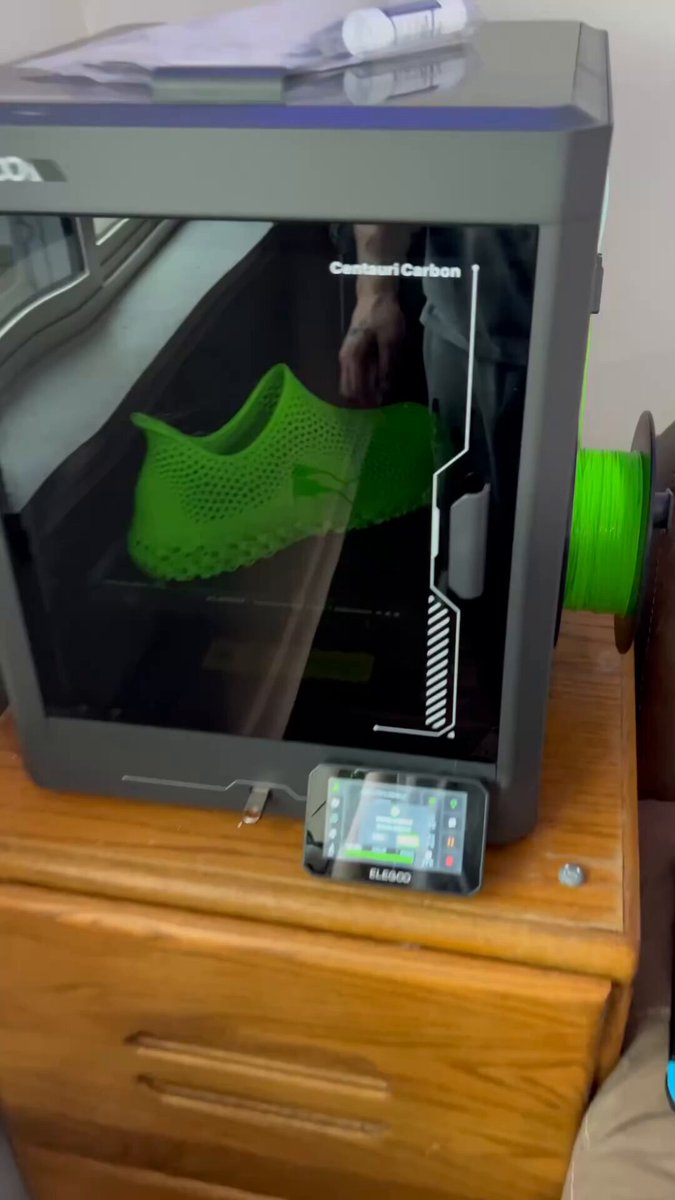3D Printer can Print many strange things: 🧵 1. Making shoes with a 3D printer