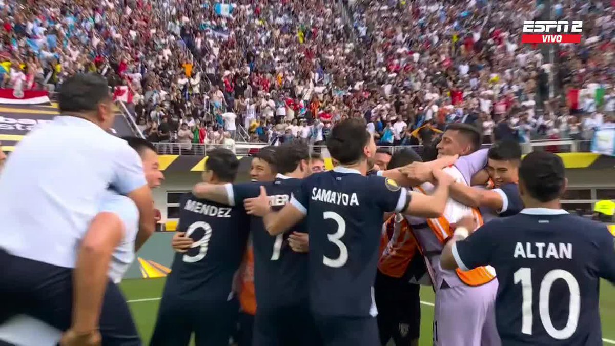 "Guatemala" Porque le rompió bien el orto a Canadá por penales y avanzó a las semifinales de la Copa Oro por primera vez en su historia. Se agrandaron los canadienses y al final comieron pija guatemalteca, ni robando pudieron ganar, alta putita Canadá.