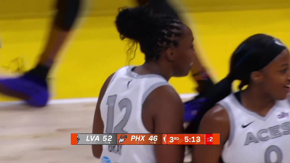 Chelsea Gray finds A'ja Wilson down low for her 20th point of the game 🔥 Aces take their largest lead of the game 😤