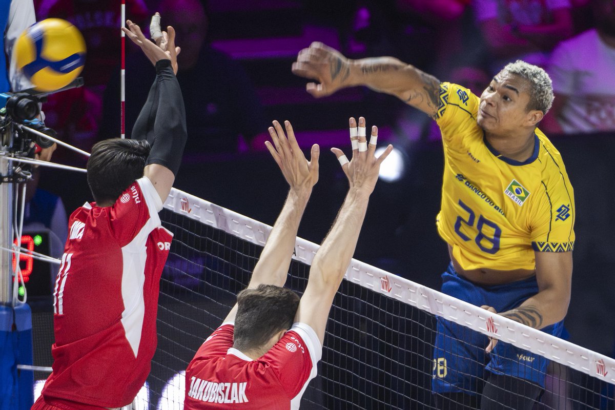 #VNL2025: BRAZIL ๐ง๐ท END WEEK 2 ๐๐! Brazil ๐ง๐ท powers past World #1 ๐ต๐ฑ in 4 sets with Darlan topping the scoreboard at 26 points as they climb the #VNL standings, bagging 11.54 ranking points ๐คฉ. ๐บ Watch #VNL on VBTV: ๐ #BePartOfTheGame #volleyball