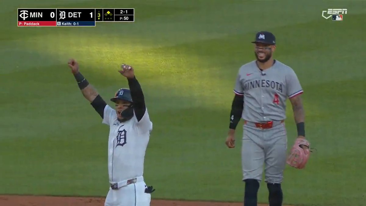 La familia boricua en MLB a otro nivel: Carlos Correa, Javier Báez y Eduardo Pérez. 🇵🇷