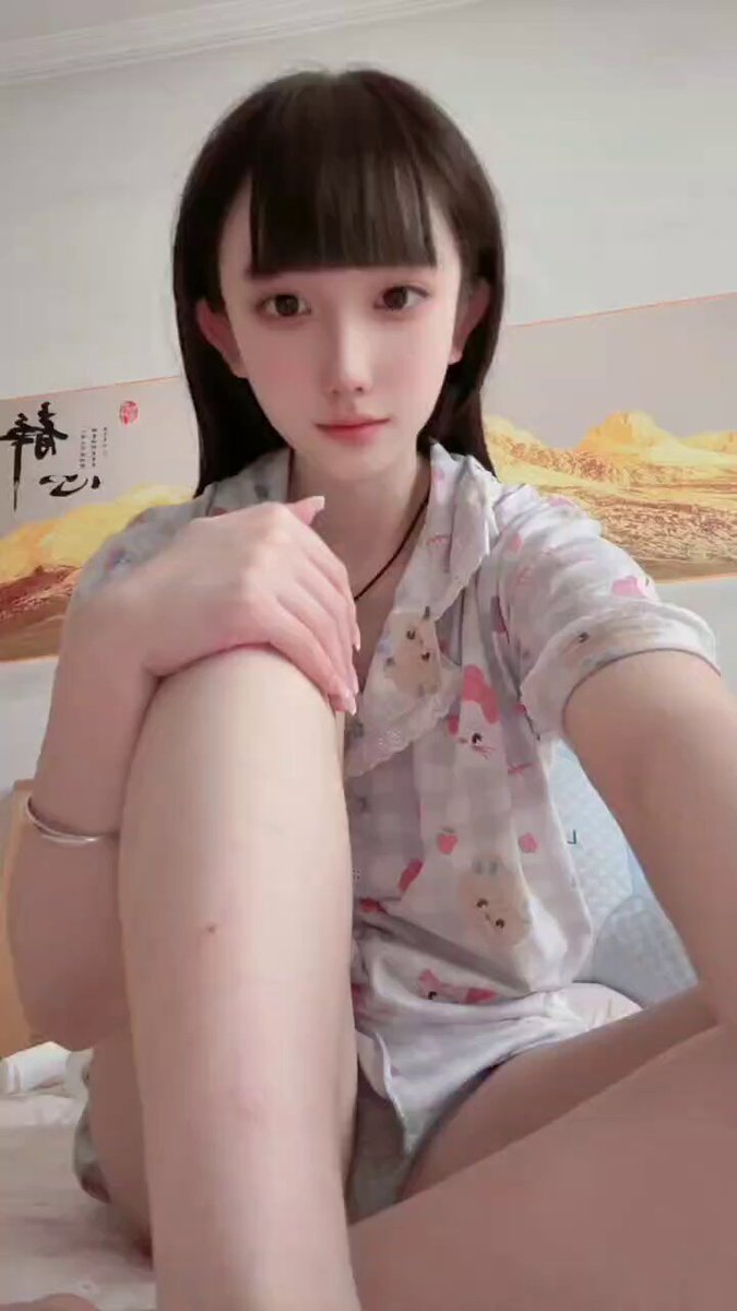 越吸傻逼越穷，越穷越容易犯贱，直到余额被女神彻底掏空，再被一脚踹开🖤！ 这才能让你升华自己体验上天的爽感 #atm奴 #贡奴 #绿帽 #上贡 #压榨 #女性崇拜 #女s #榨金 #胁迫 #胁迫奴 #账单奴 #报销奴 #提款机 #吸金 #恋足 #FinDom