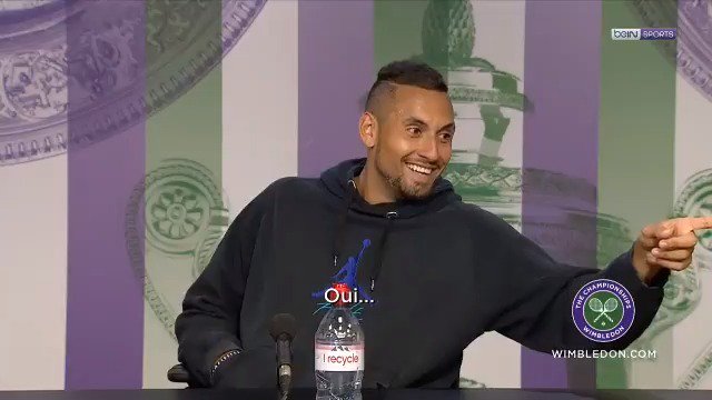 Nick Kyrgios se tourne vers la journaliste qui pose la question : - Tu étais au pub toi, hier soir ! - Oui, tu es en train de ruiner ma réputation. 🤣🤣 #Wimbledon
