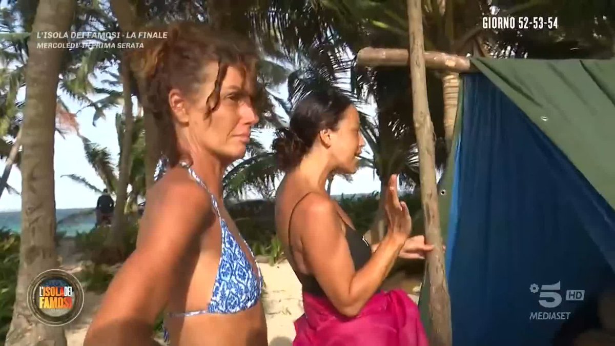 "A tre giorni dalla Finale, Omar è stato inopportuno" Teresanna si sfoga con Mario dopo la discussione con Omar. #Isola