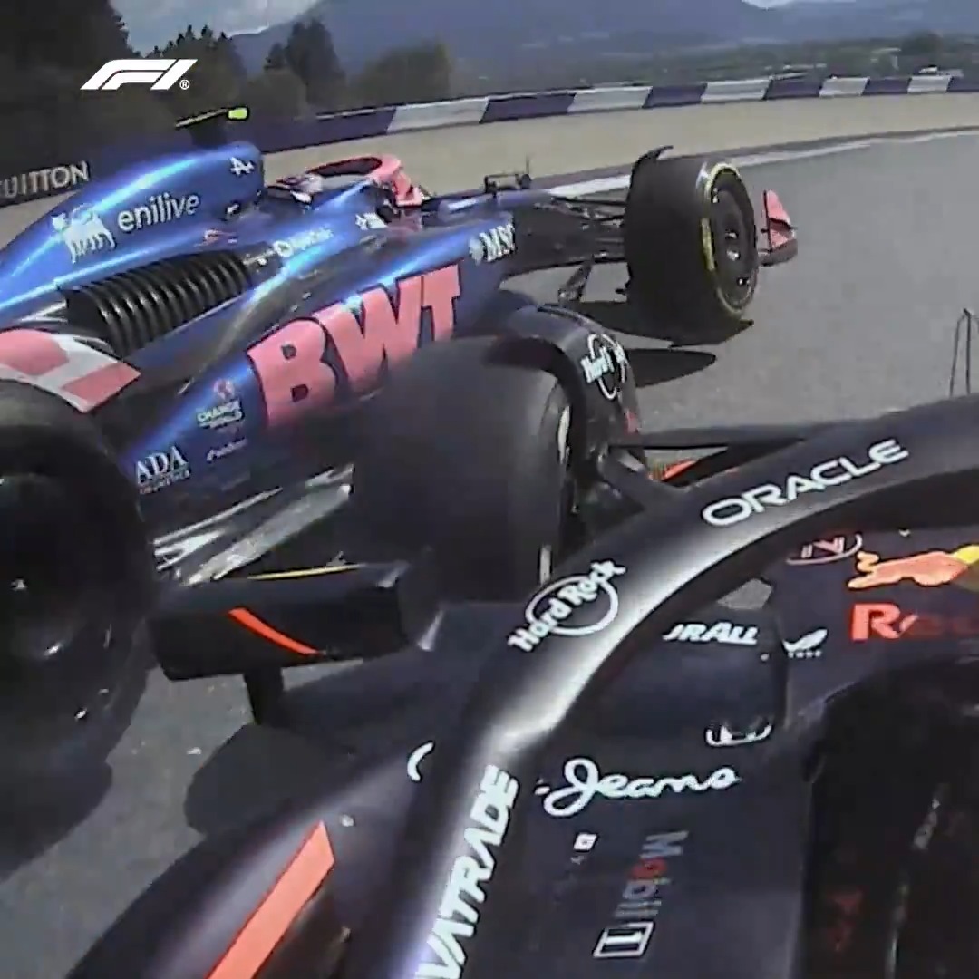 Yuki Tsunoda and Franco Colapinto collided at Turn 4 😱 Both drivers continued onwards to the finish #F1 #AustrianGP