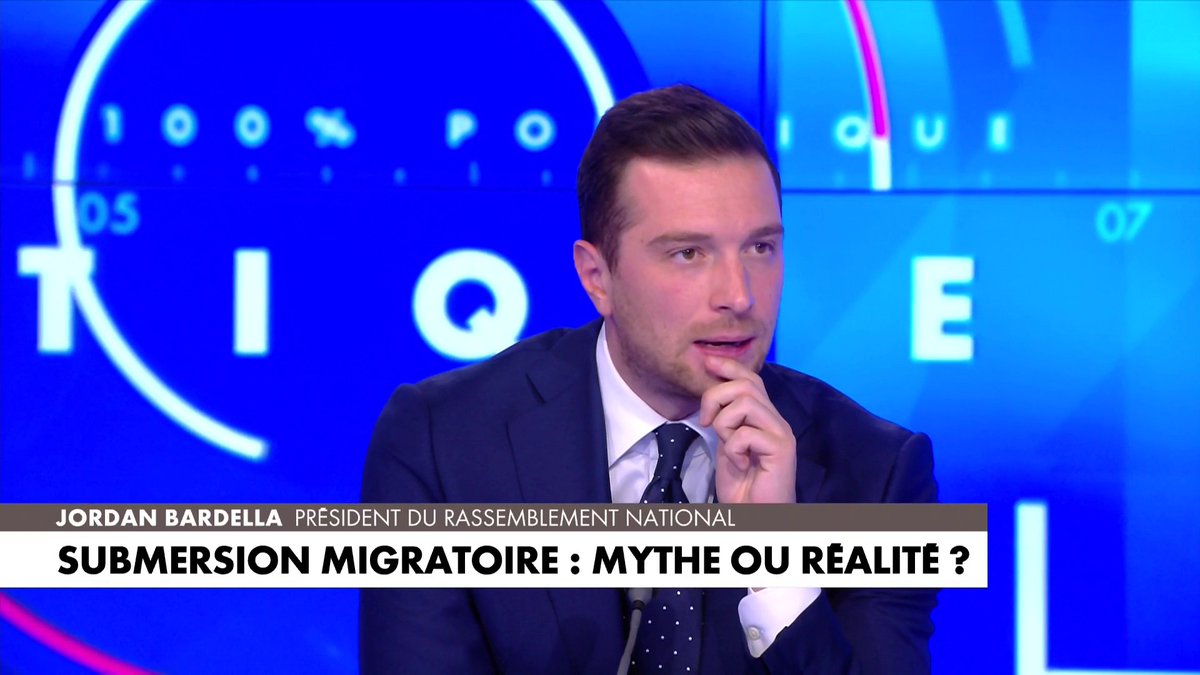 Jordan Bardella, président du Rassemblement National : «Il y a beaucoup de Français qui ne sentent plus chez eux, n’ont plus le sentiment de reconnaître leur pays», à propos du Grand remplacement, dans 100% Politique