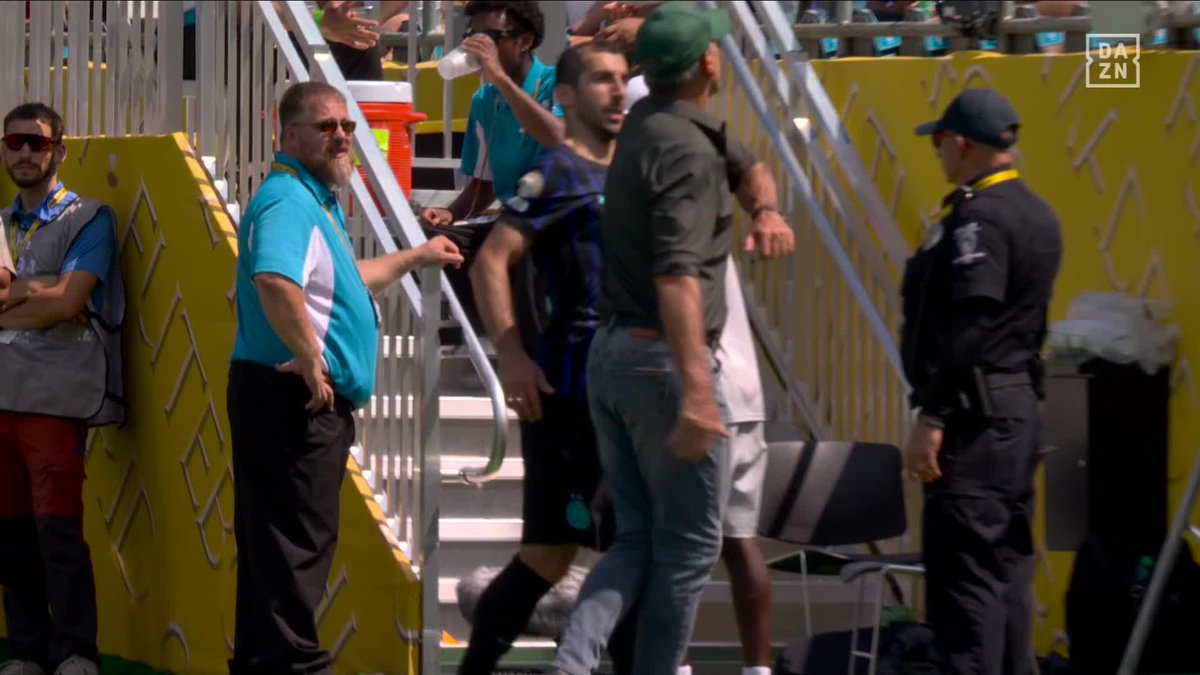 Renato Gaúcho, DT de Fluminense, le pateó la pelota a Henrij Mkhitaryan, SE PECHEARON y SE PICÓ TODO. 🇧🇷🔥🇮🇹