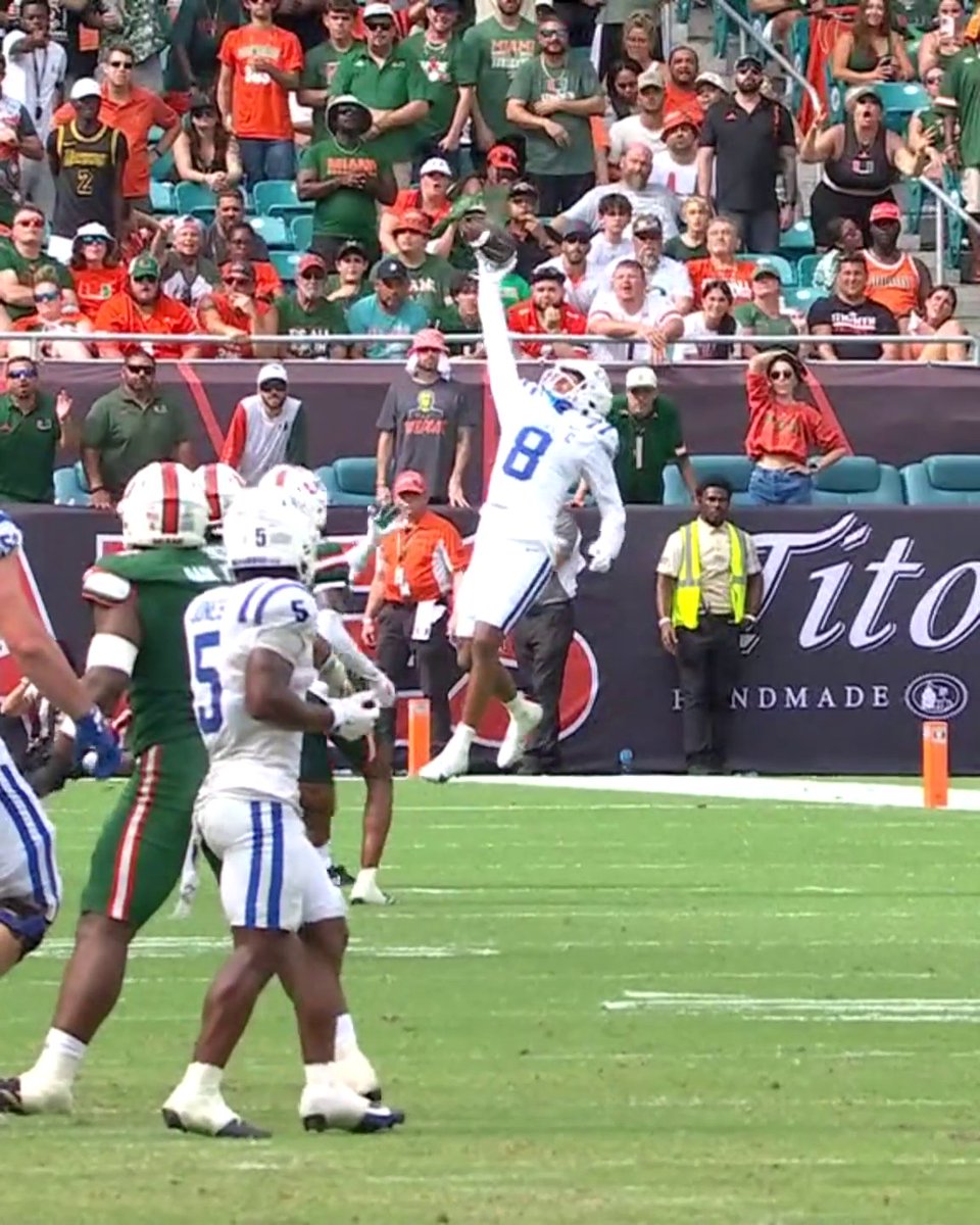 This one-handed catch by Jordan Moore is RIDICULOUS 😱 Duke Football | #ACCNTakeover
